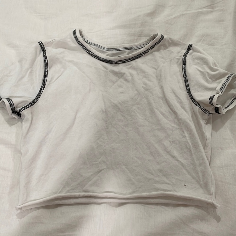 Cropped white short sleeve